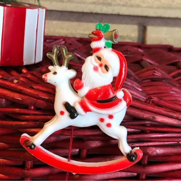 60's Santa Brooch - 60's Christmas Pin - Santa Pin -  Rudolph - Pull Brooch - Picture 10 of 12